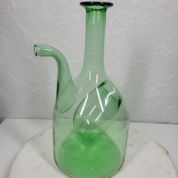 Vintage Hand Blown Italian Wine Decanter Green with Ice Chamber & Raffia Stopper - Picture 16 of 16